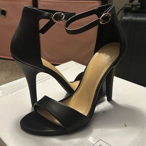 Worn once black heels